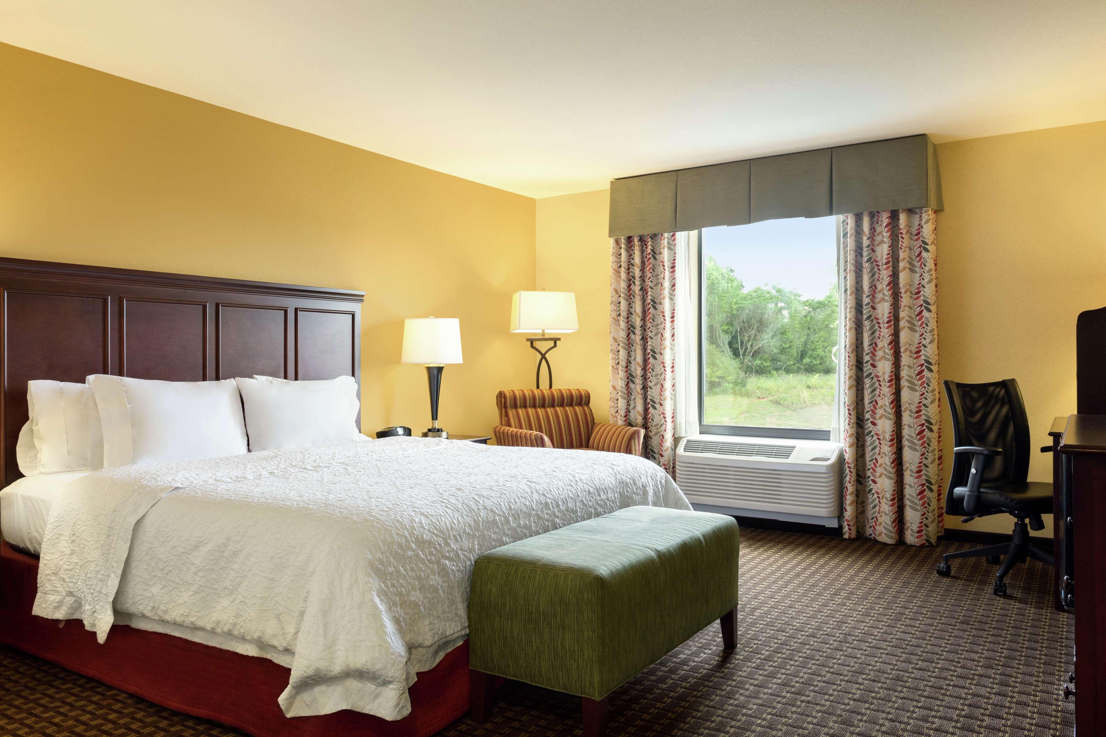 Hampton Inn & Suites Пратвил Екстериор снимка