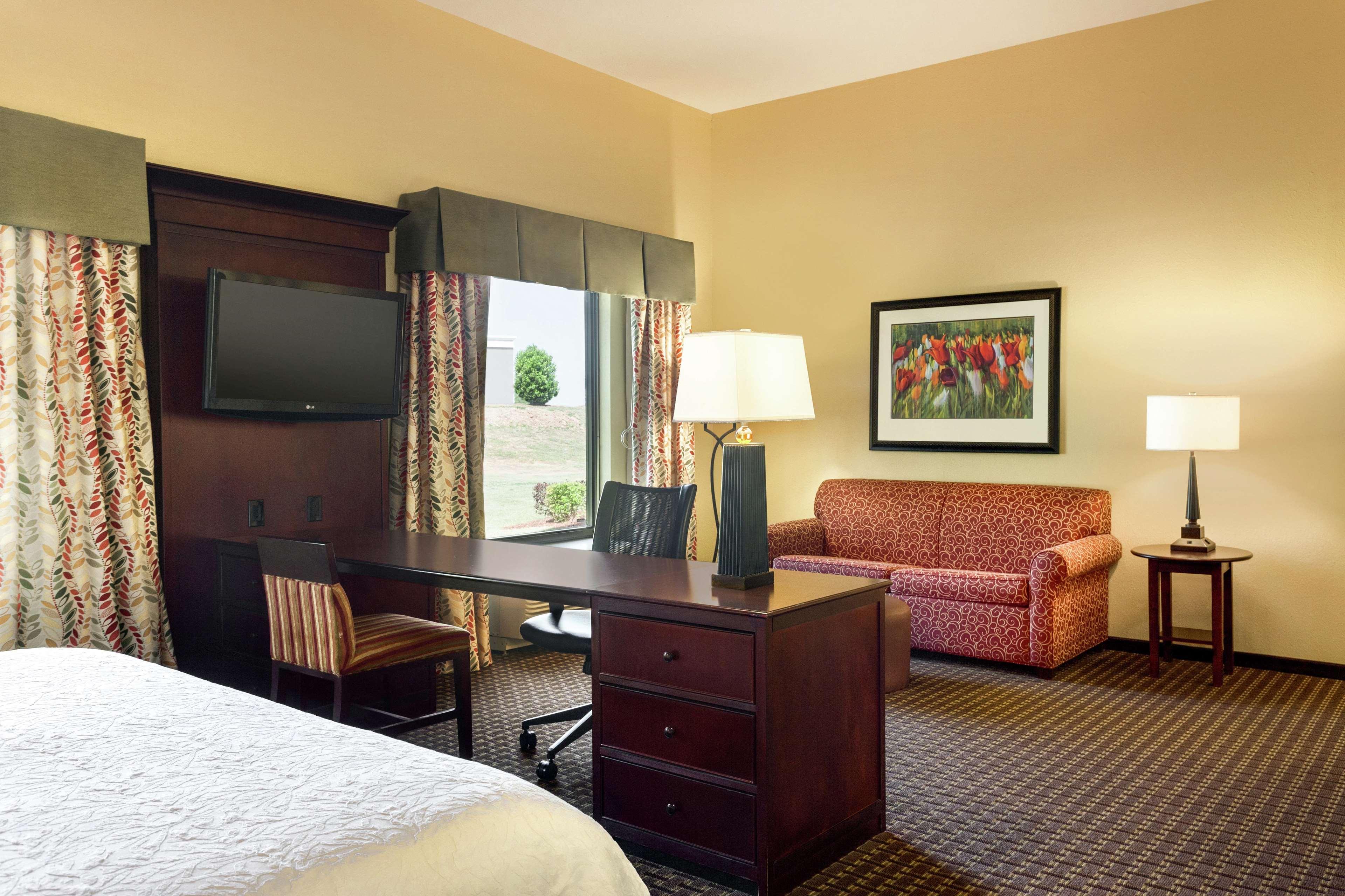 Hampton Inn & Suites Пратвил Екстериор снимка