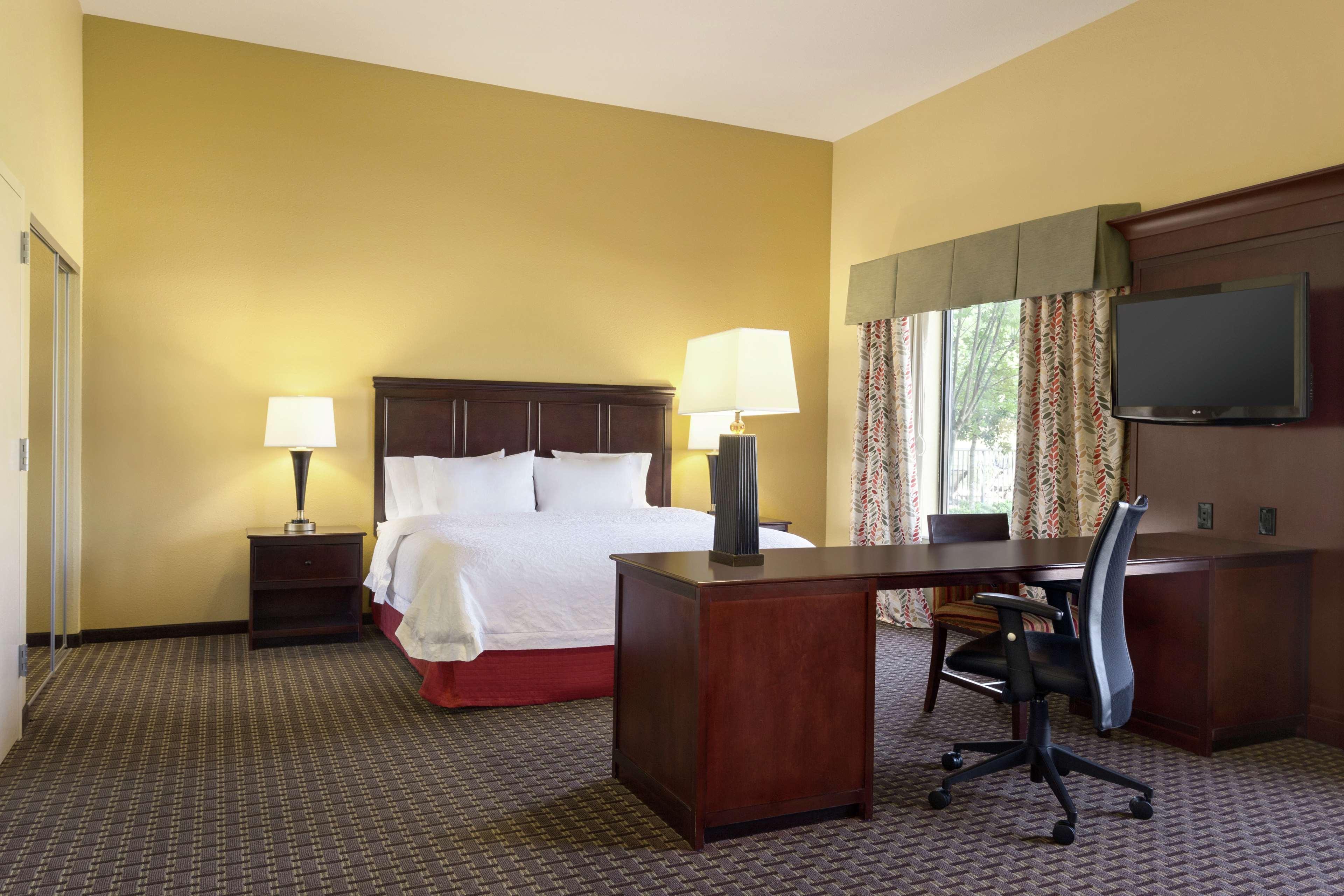 Hampton Inn & Suites Пратвил Екстериор снимка