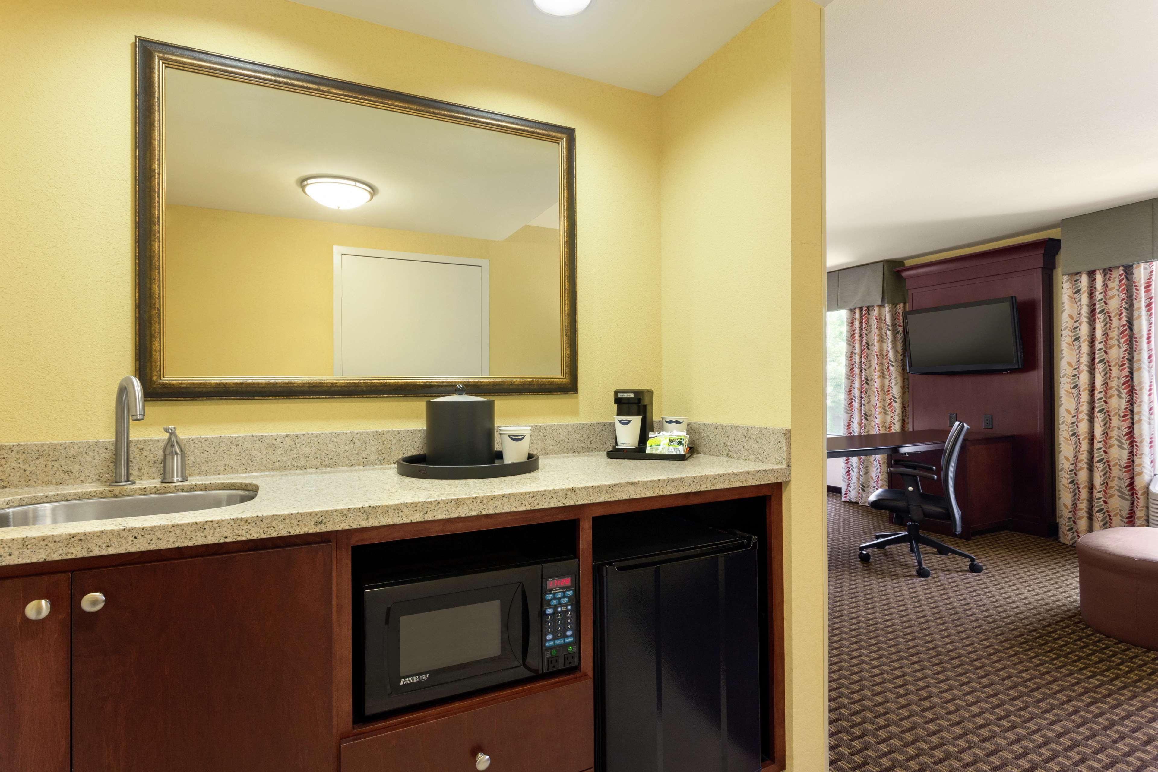Hampton Inn & Suites Пратвил Екстериор снимка