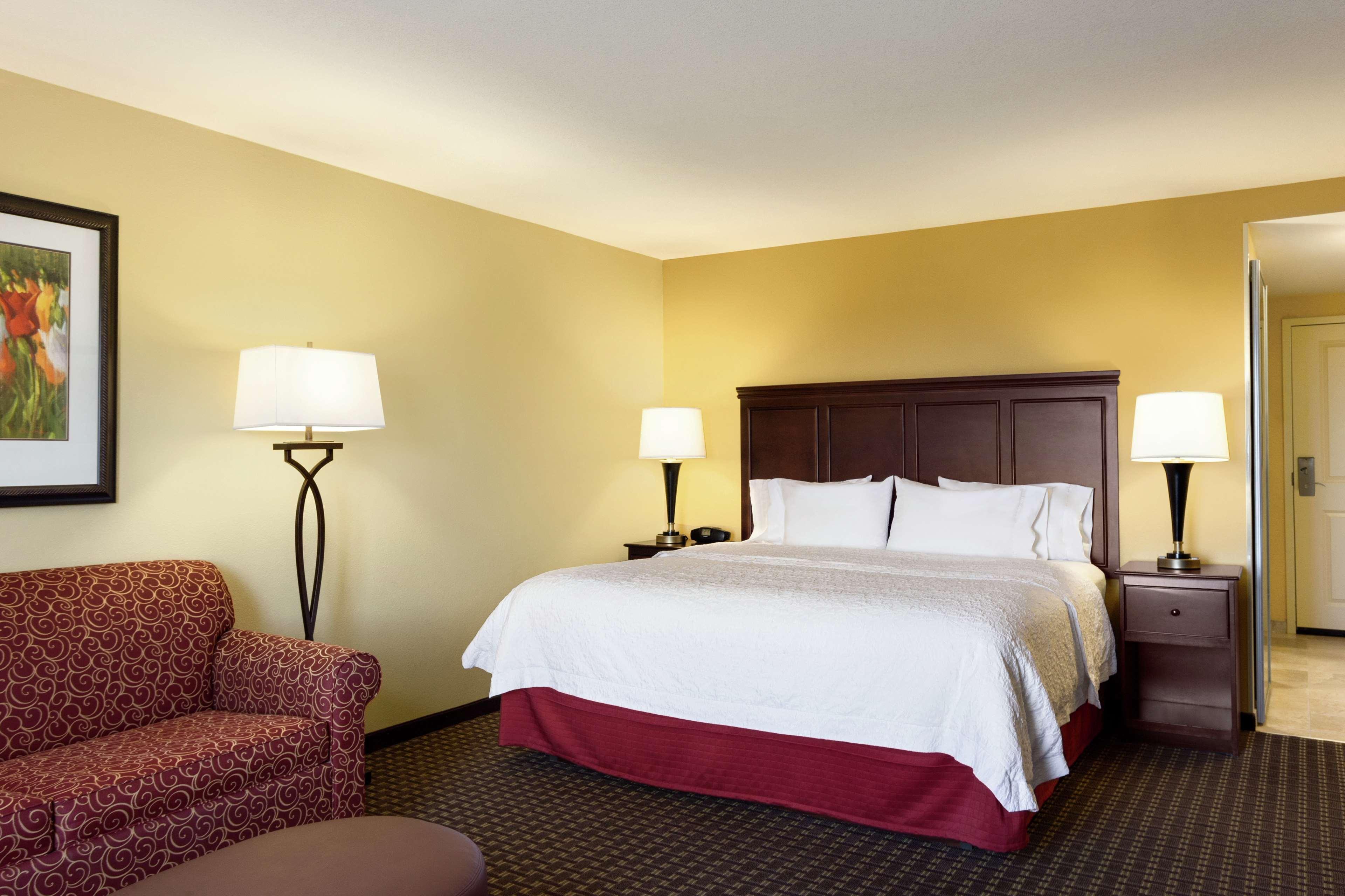 Hampton Inn & Suites Пратвил Екстериор снимка