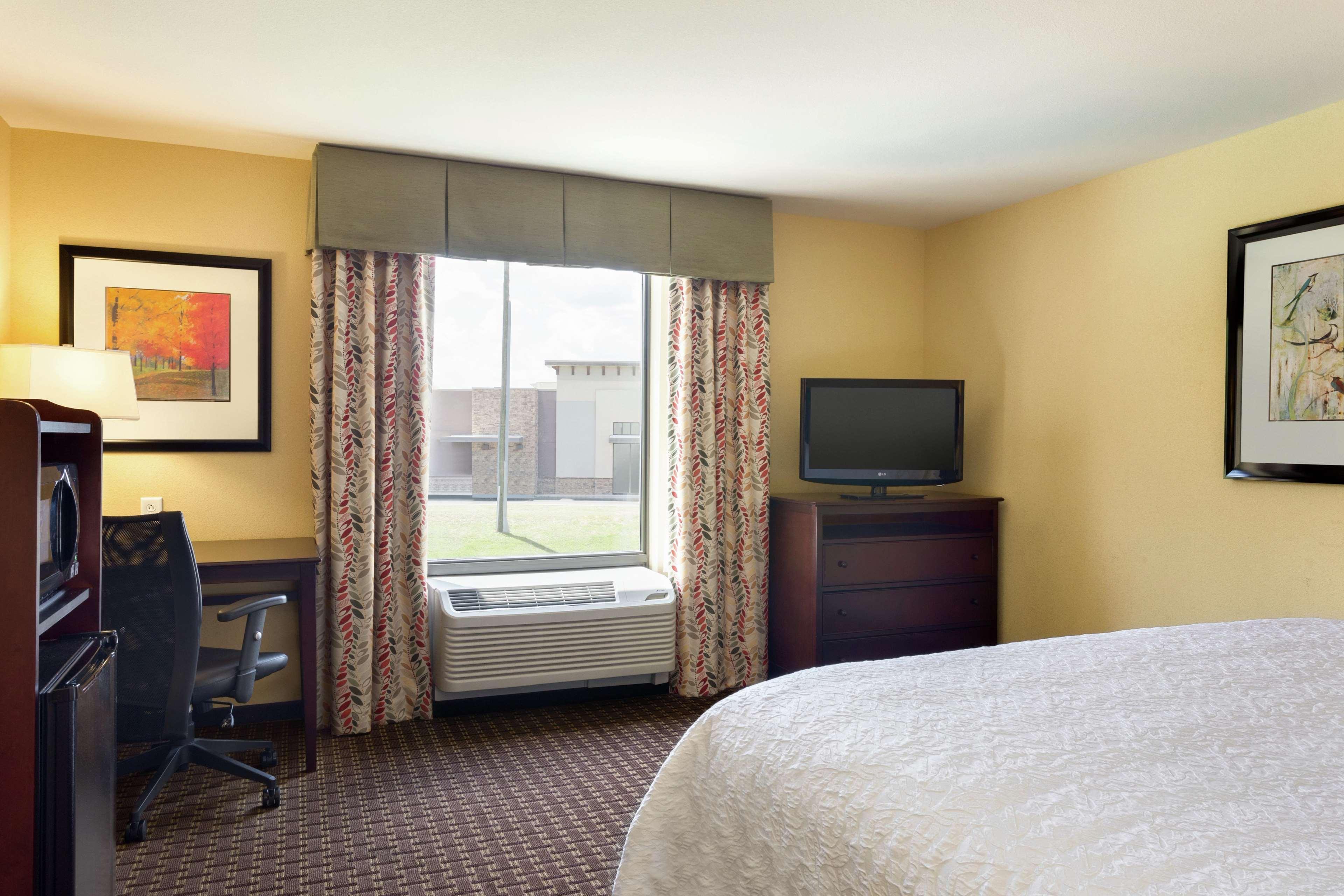 Hampton Inn & Suites Пратвил Екстериор снимка