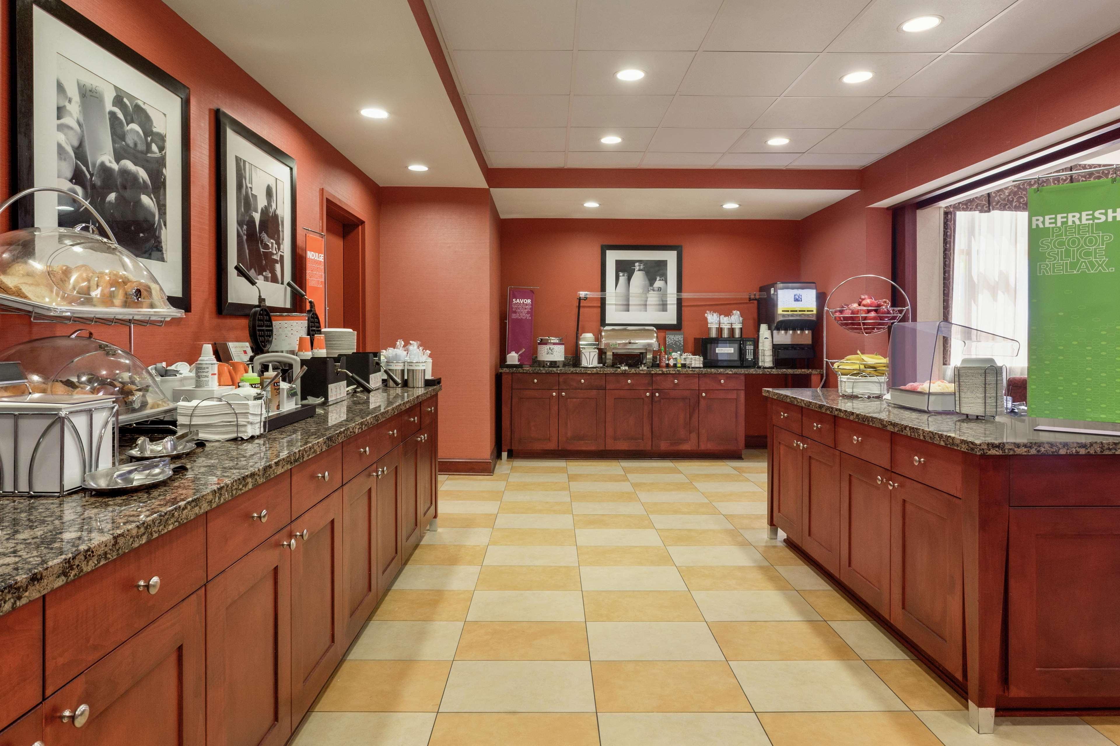 Hampton Inn & Suites Пратвил Екстериор снимка