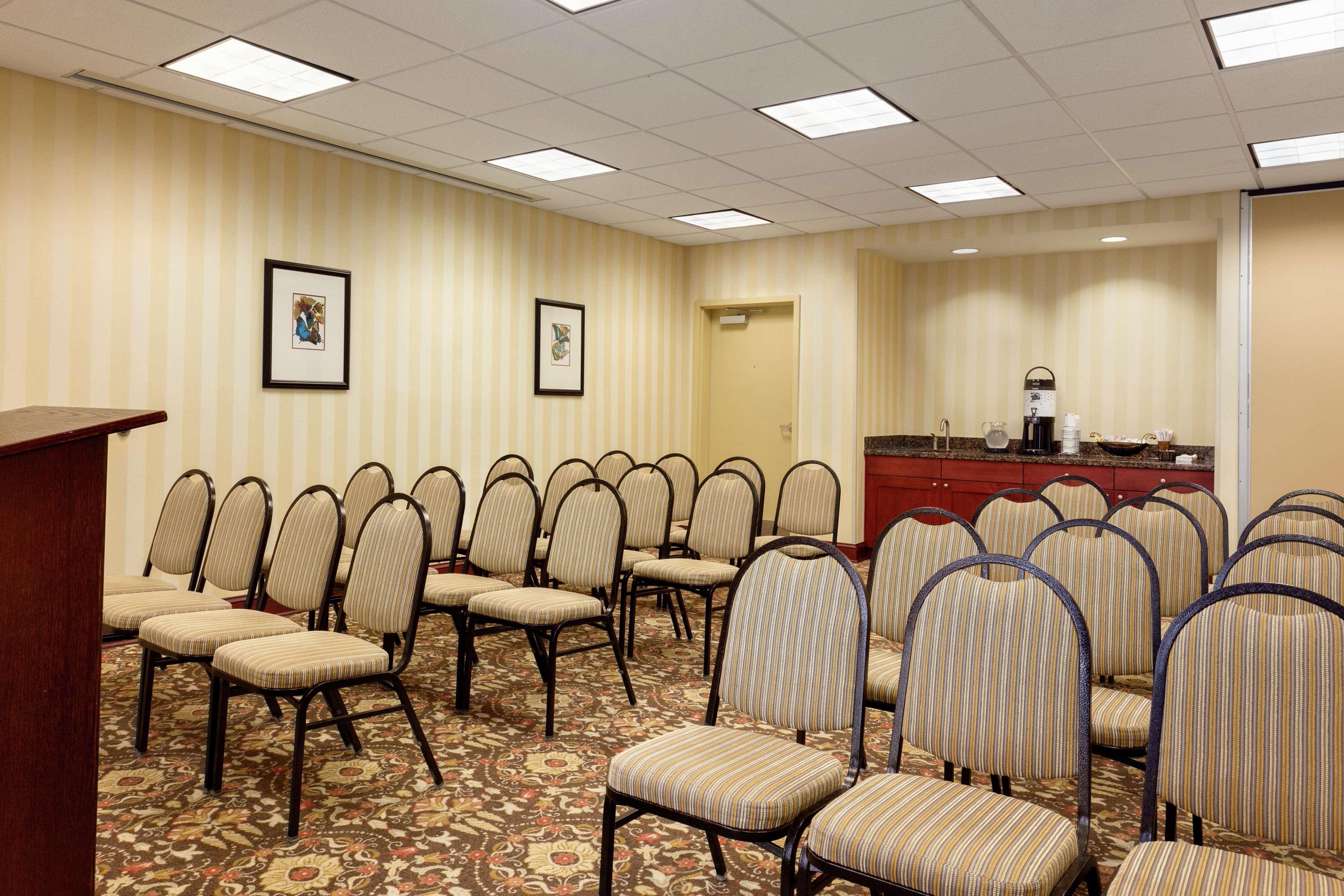 Hampton Inn & Suites Пратвил Екстериор снимка