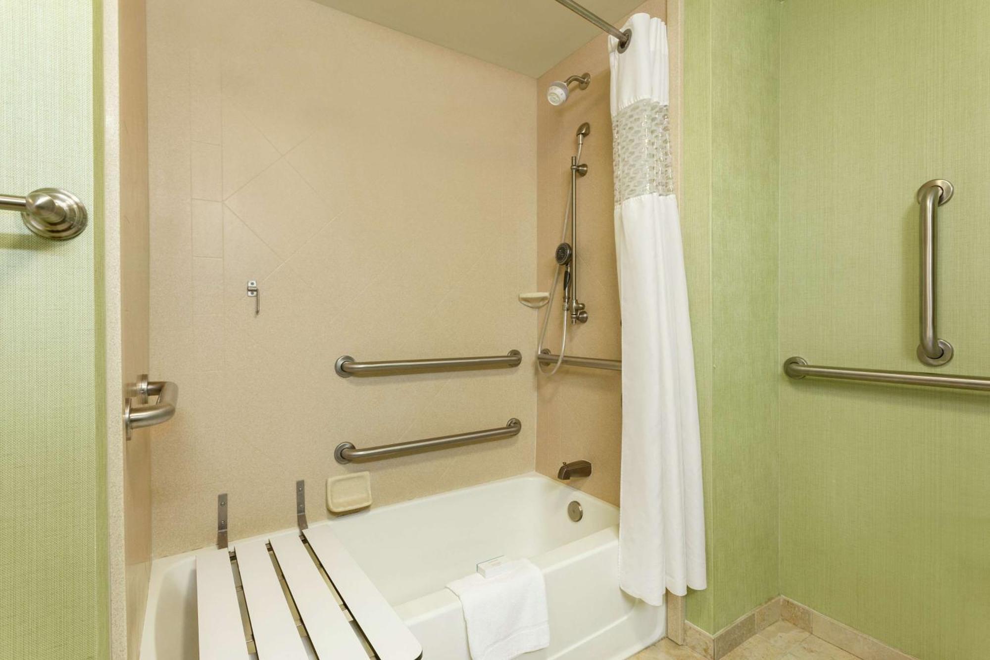 Hampton Inn & Suites Пратвил Екстериор снимка