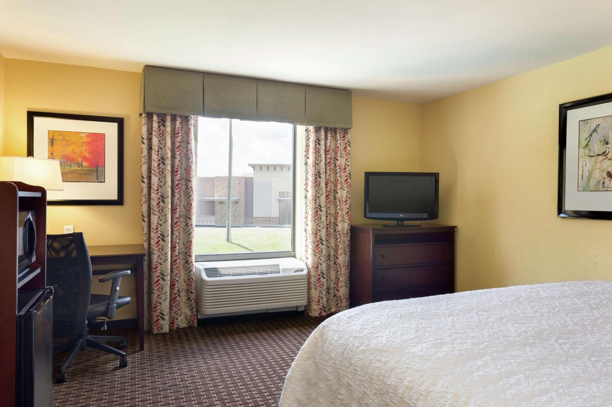 Hampton Inn & Suites Пратвил Екстериор снимка