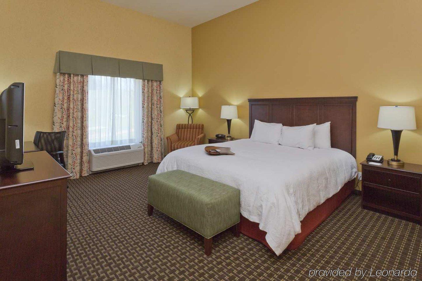 Hampton Inn & Suites Пратвил Екстериор снимка