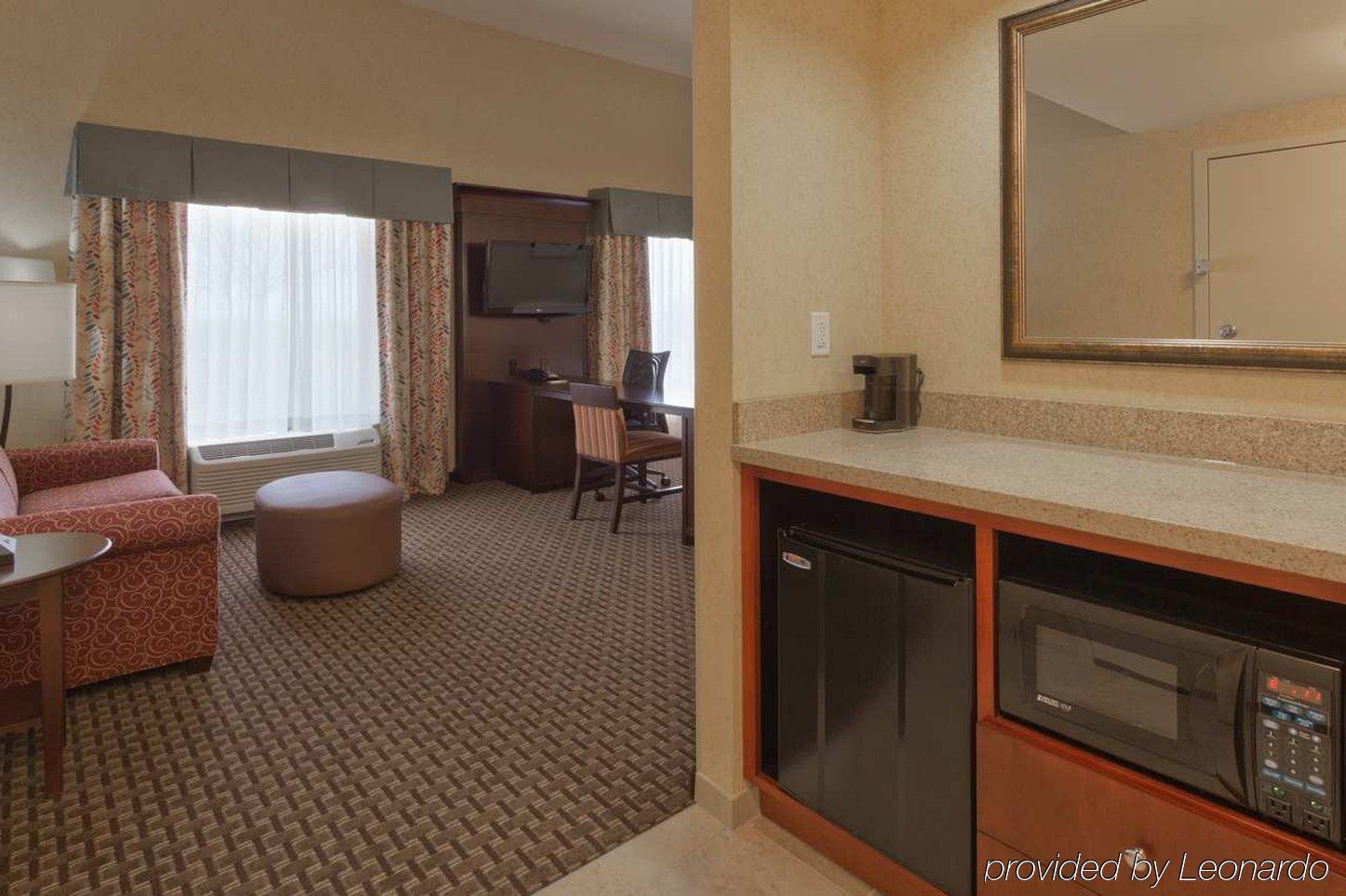 Hampton Inn & Suites Пратвил Екстериор снимка